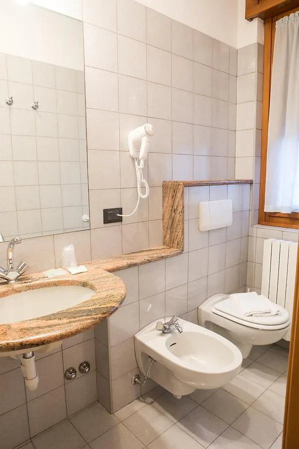 Hotel La Ruota Morbegno 3*,  Italia